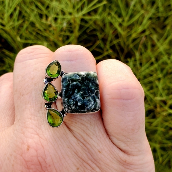 New Seraphinite & Peridot Silver Ring. - Picture 12 of 12